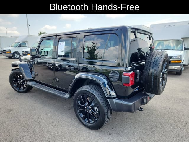 Used 2025 Jeep Wrangler Unlimited Sahara AWD/4WD image 5