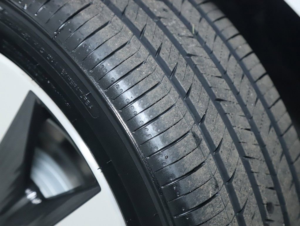 Used 2017 Nissan Sentra SR w/ Protection Package image 38