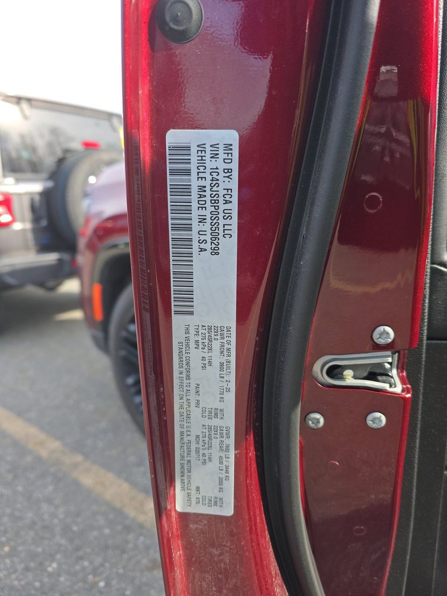 Used 2025 Jeep Wagoneer L Series II w/ Convenience Group I image 16