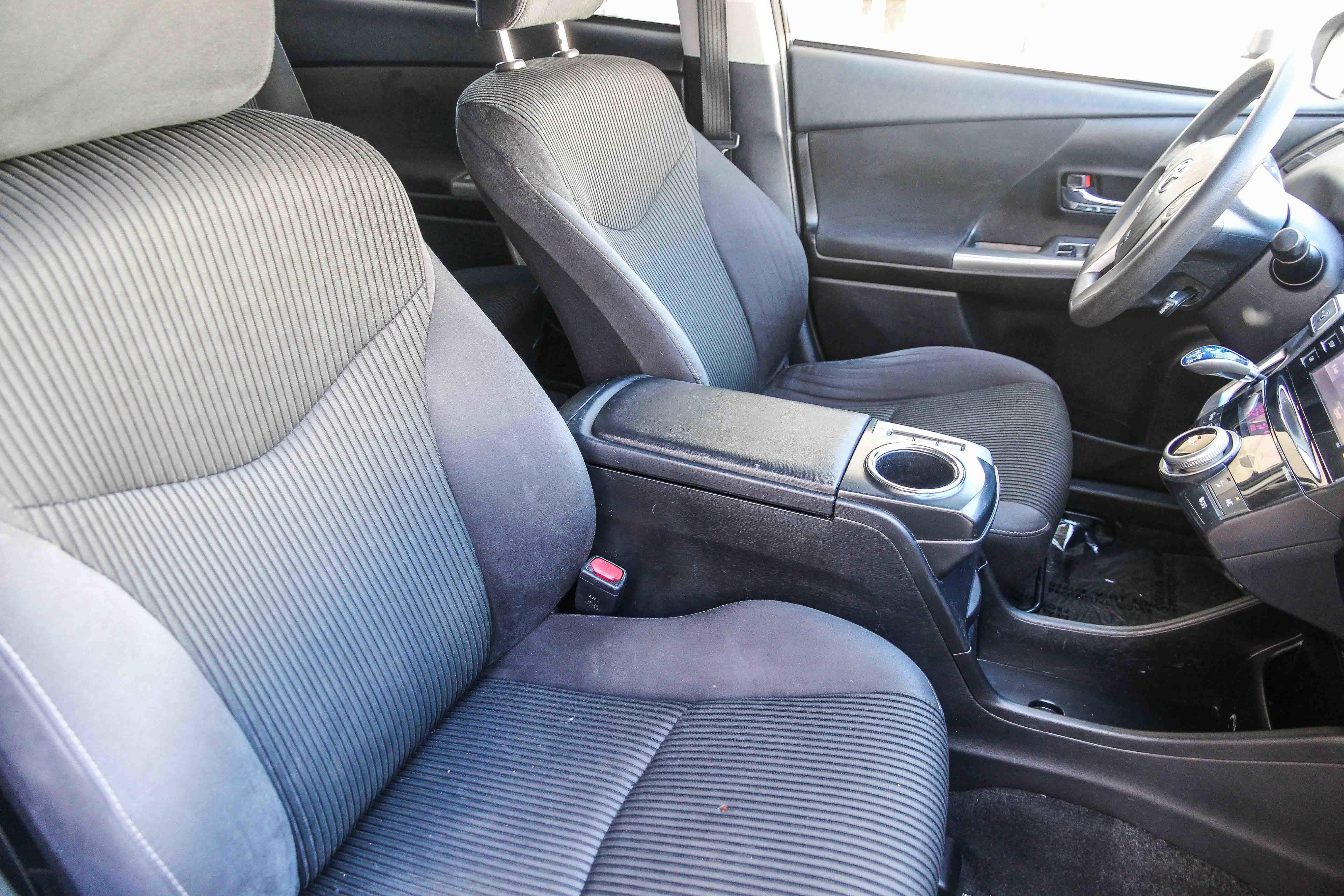 Used 2017 Toyota Prius V Five image 27