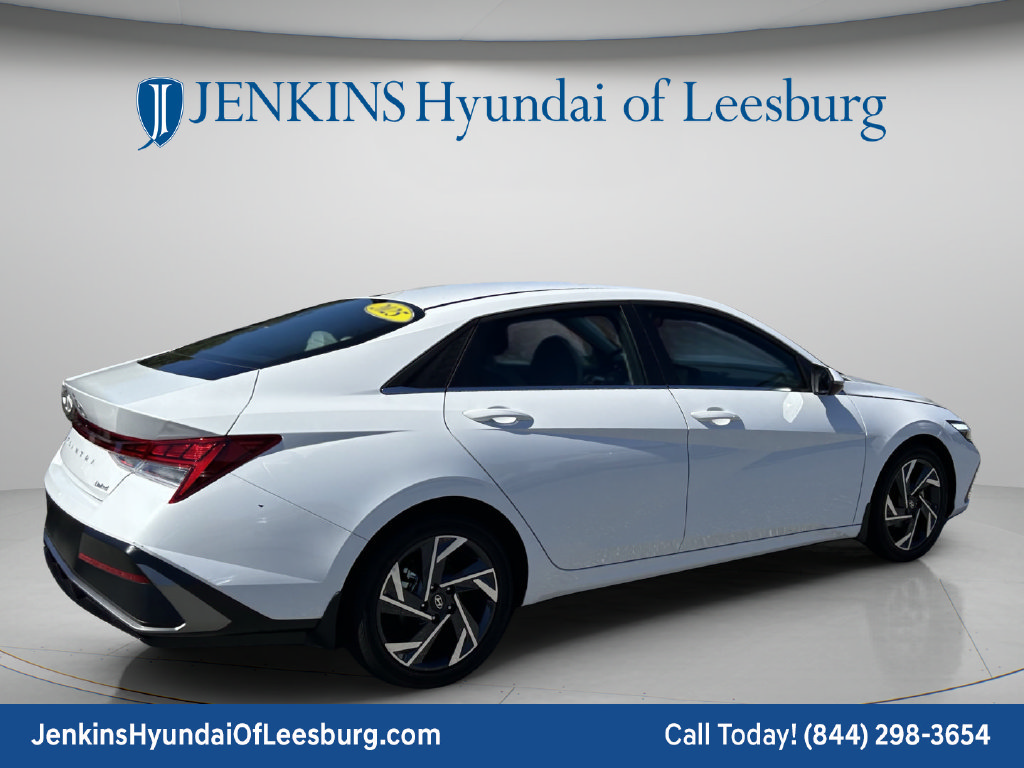 Certified 2025 Hyundai Elantra Limited FWD image 5