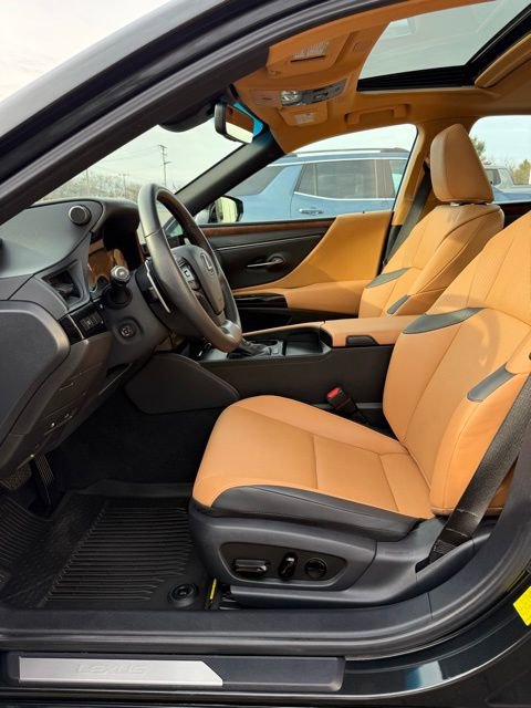 Used 2024 Lexus ES 350 w/ Premium Package image 16