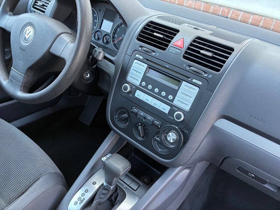 Used 2009 Volkswagen Jetta S FWD image 32