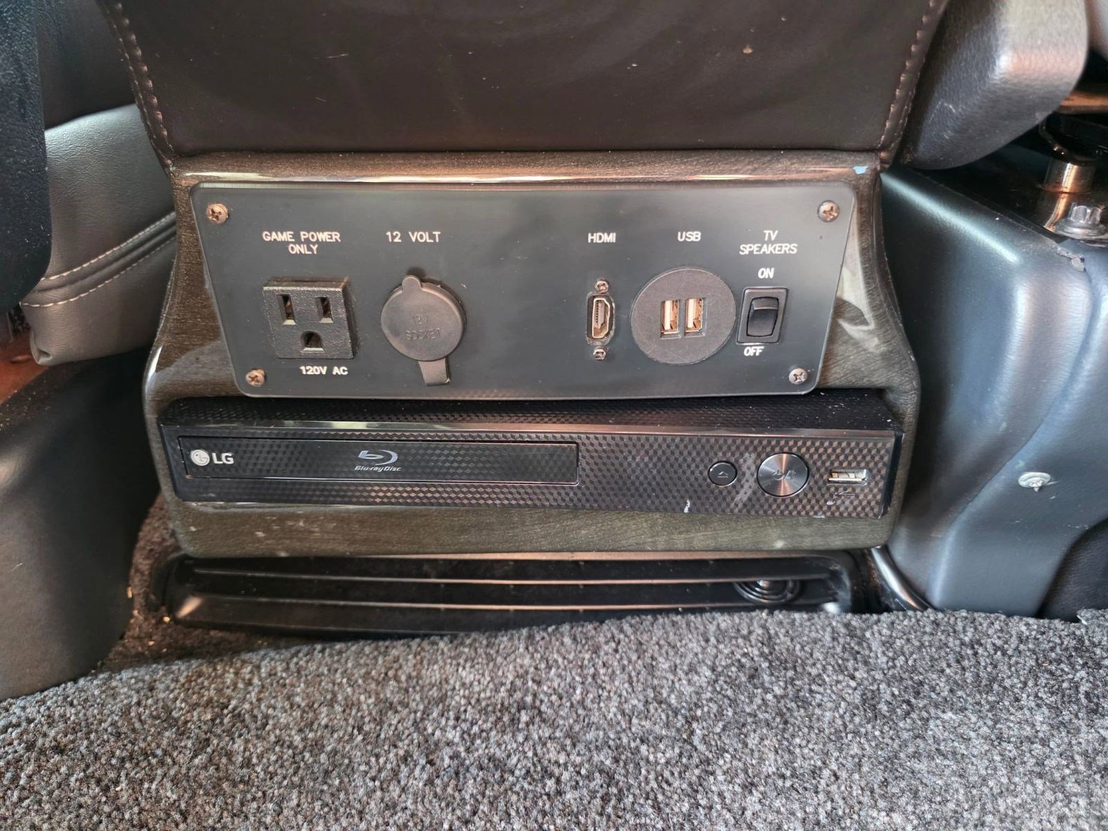 Used 2018 Mercedes-Benz Metris Passenger image 26