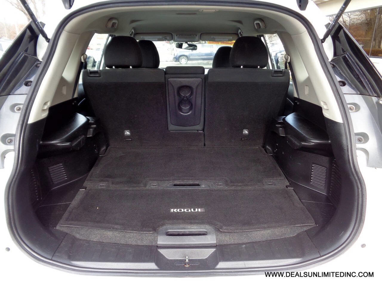 Used 2016 Nissan Rogue S image 17