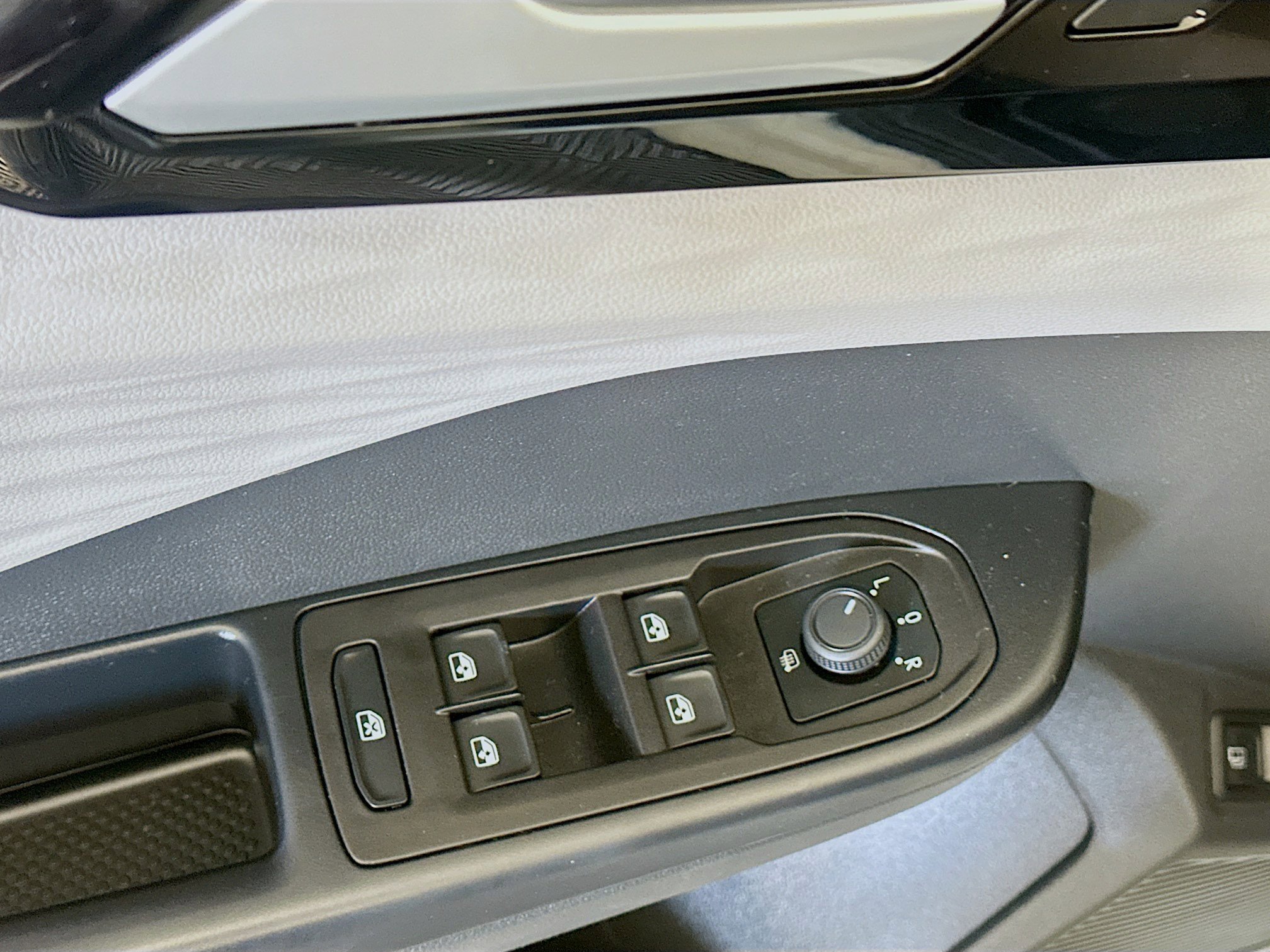 Used 2024 Volkswagen Taos S image 15