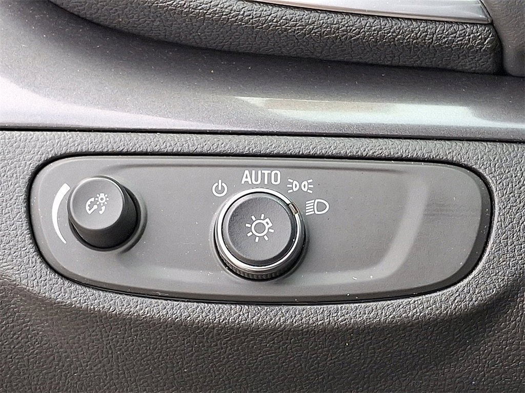 Used 2022 Buick Encore Preferred w/ Safety Package image 24