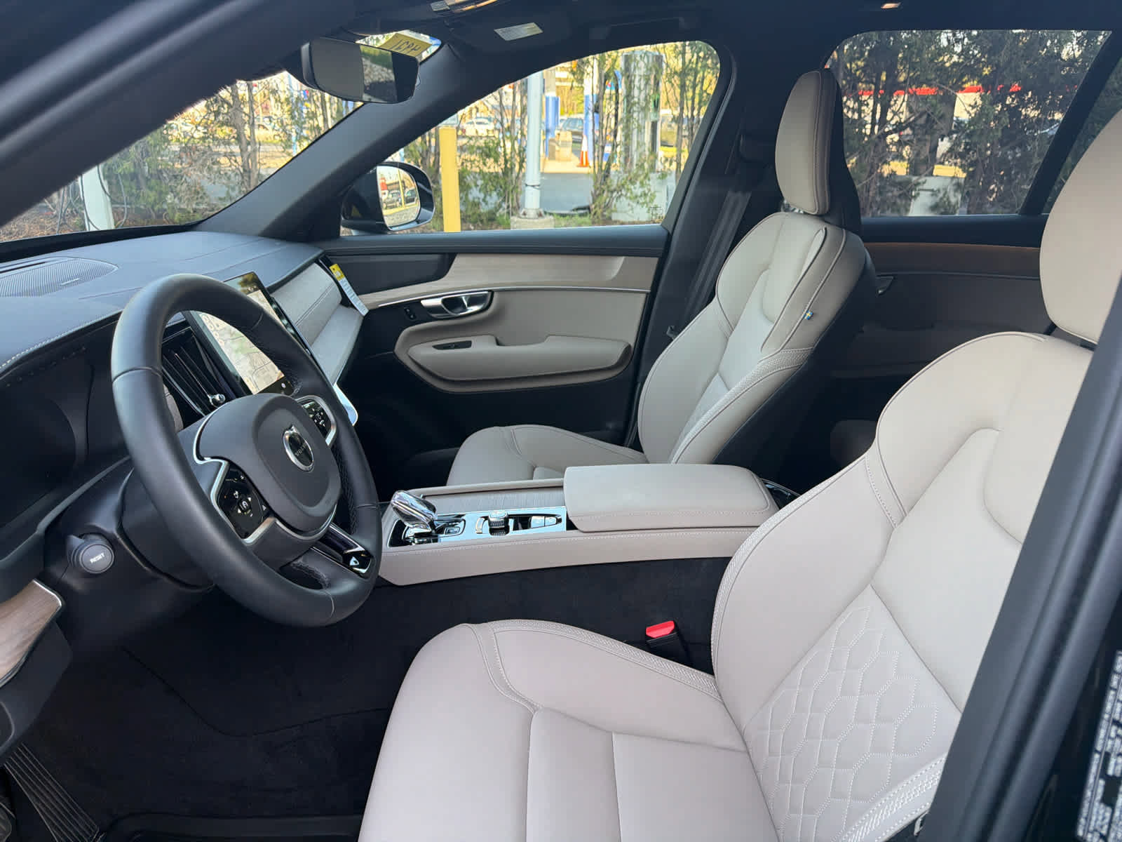 Used 2026 Volvo XC90 T8 Plus w/ Protection Package Premier image 14