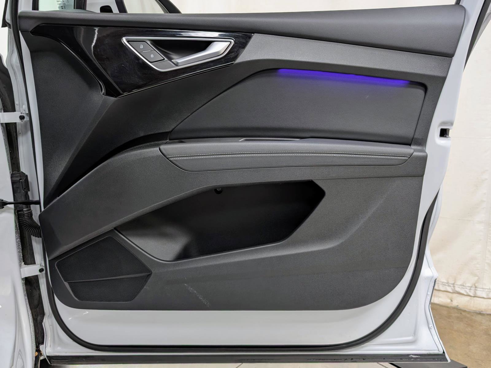 Used 2024 Audi Q4 e-tron Premium Plus image 25