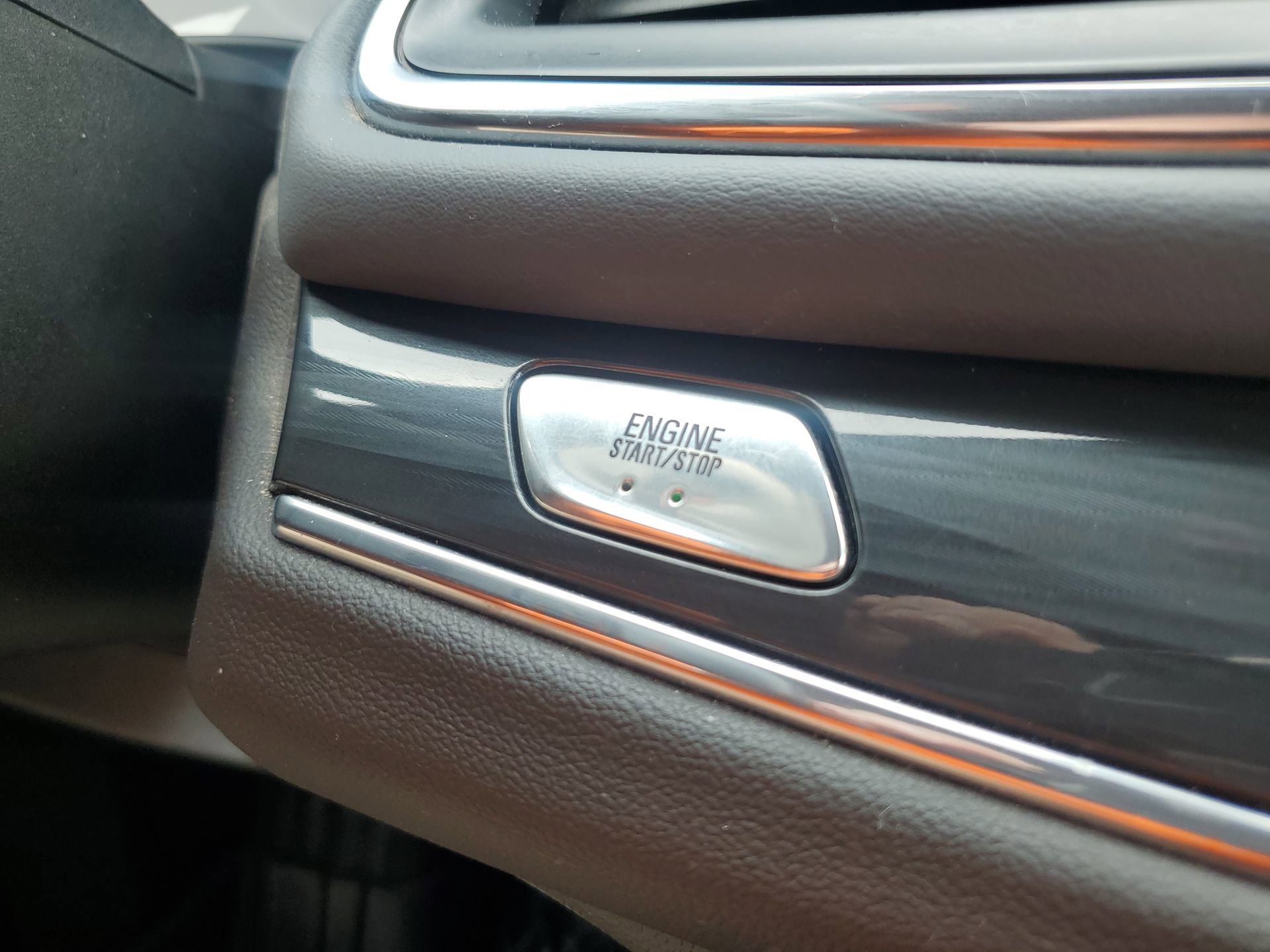 Used 2022 Buick Enclave Essence w/ Sport Touring Edition FWD image 24