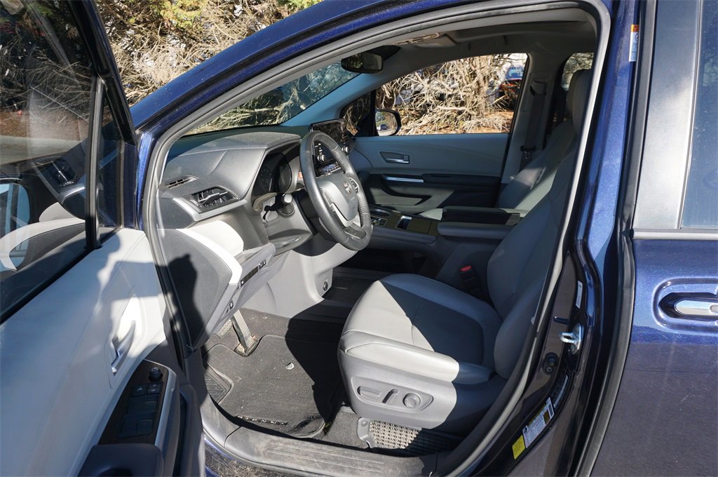 Used 2021 Toyota Sienna XLE image 2