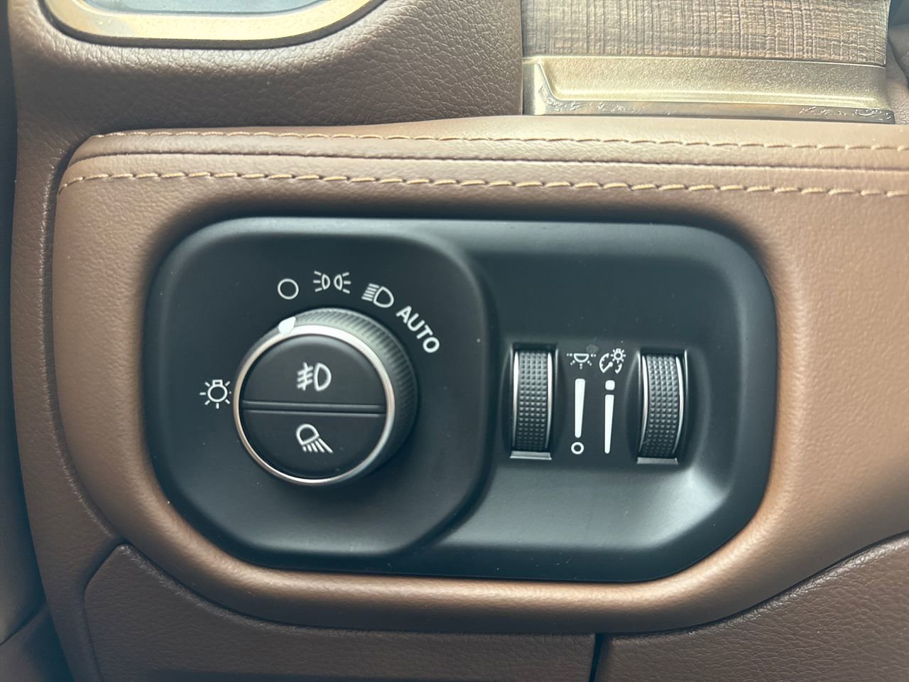 Used 2020 RAM 1500 Longhorn image 27