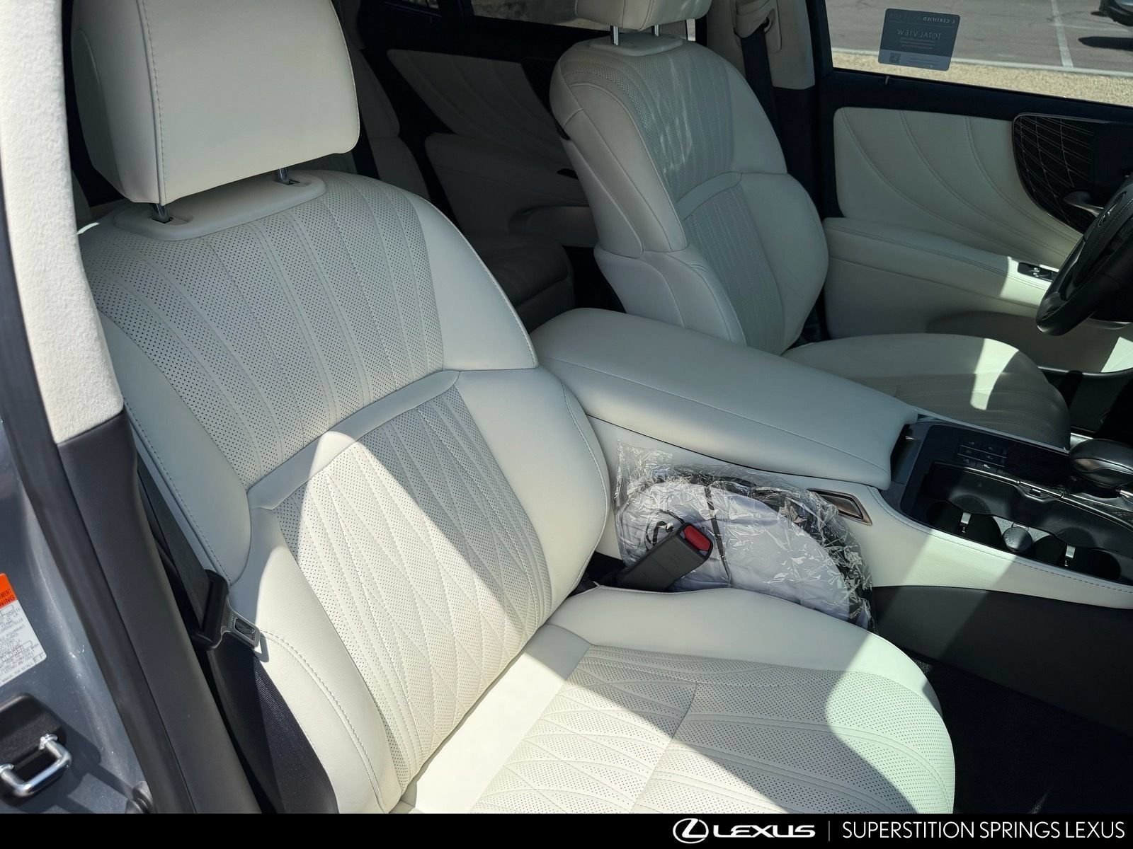 Used 2023 Lexus LS 500h AWD w/ Luxury Package image 33