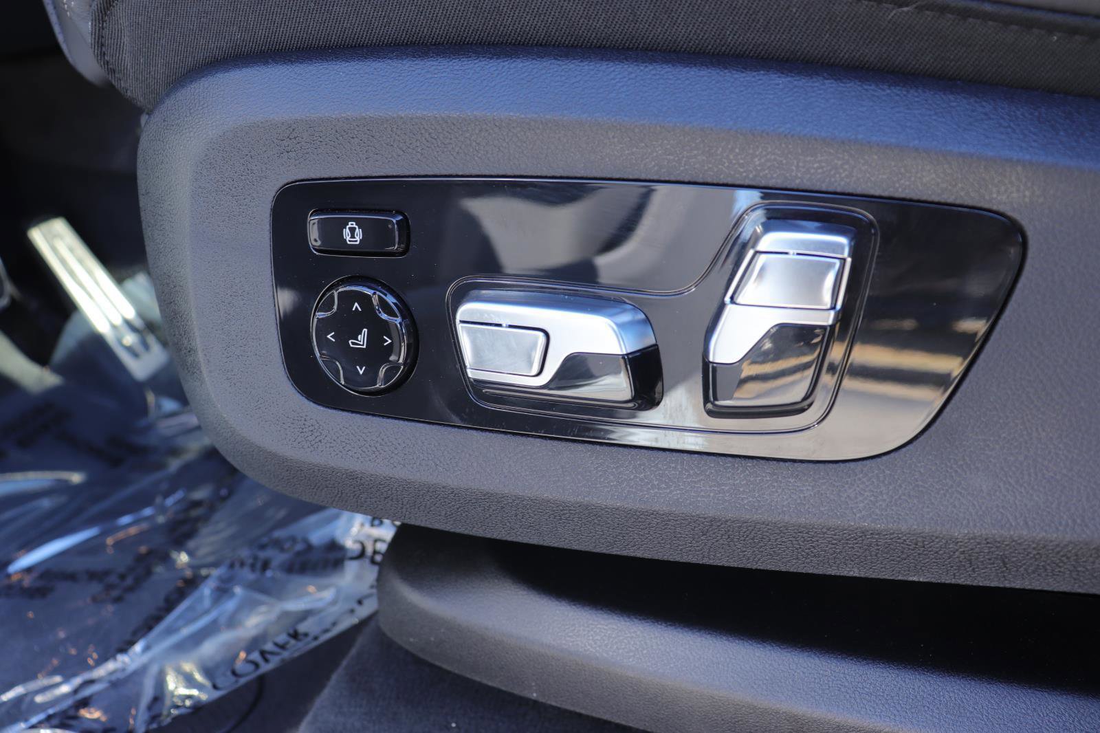 Used 2025 BMW X7 M60i image 28