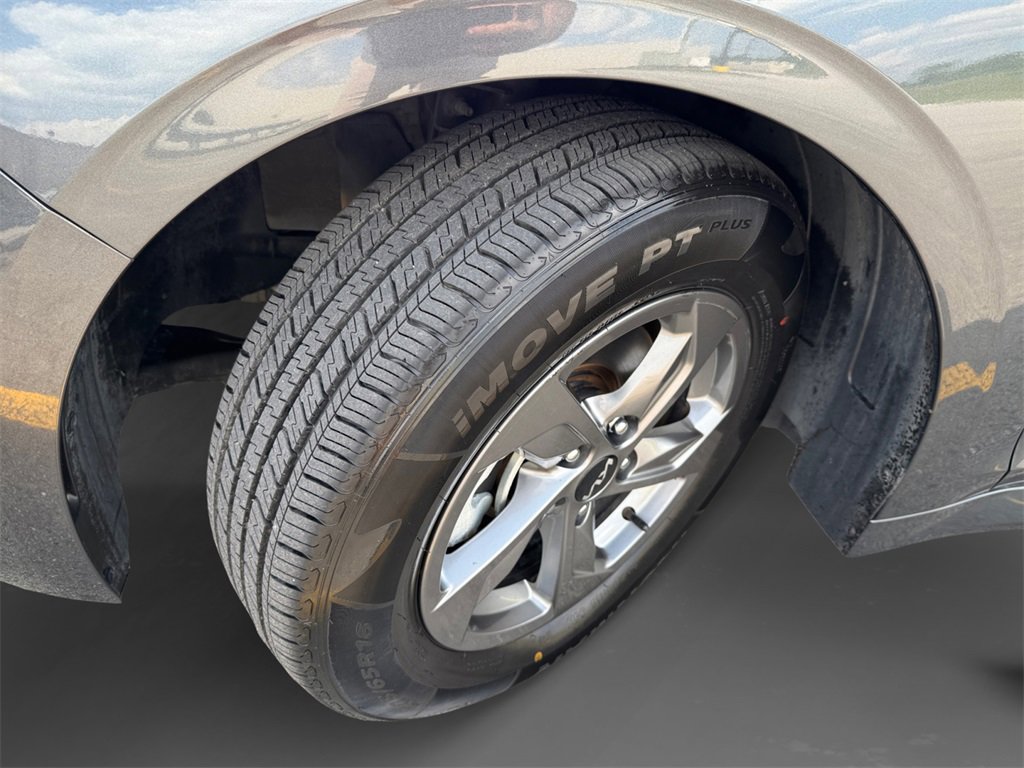 Used 2022 Kia K5 LXS image 10