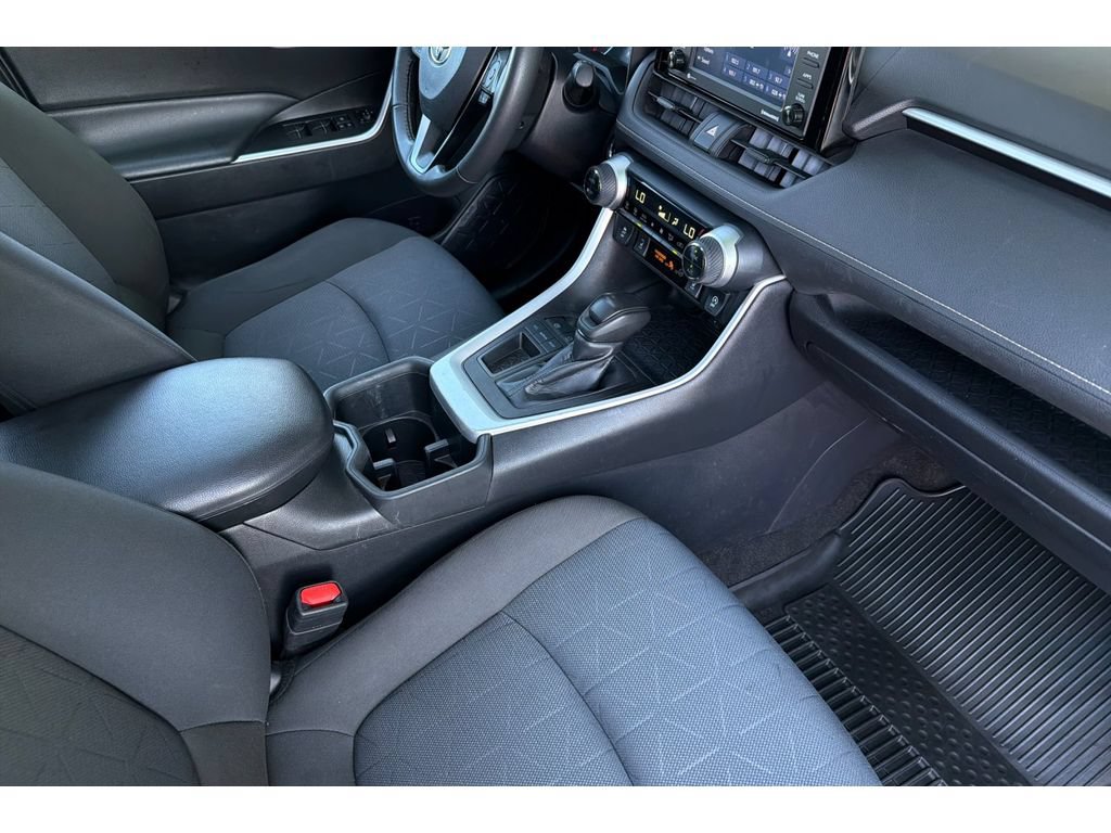 Used 2022 Toyota RAV4 XLE w/ Convenience Package FWD image 17