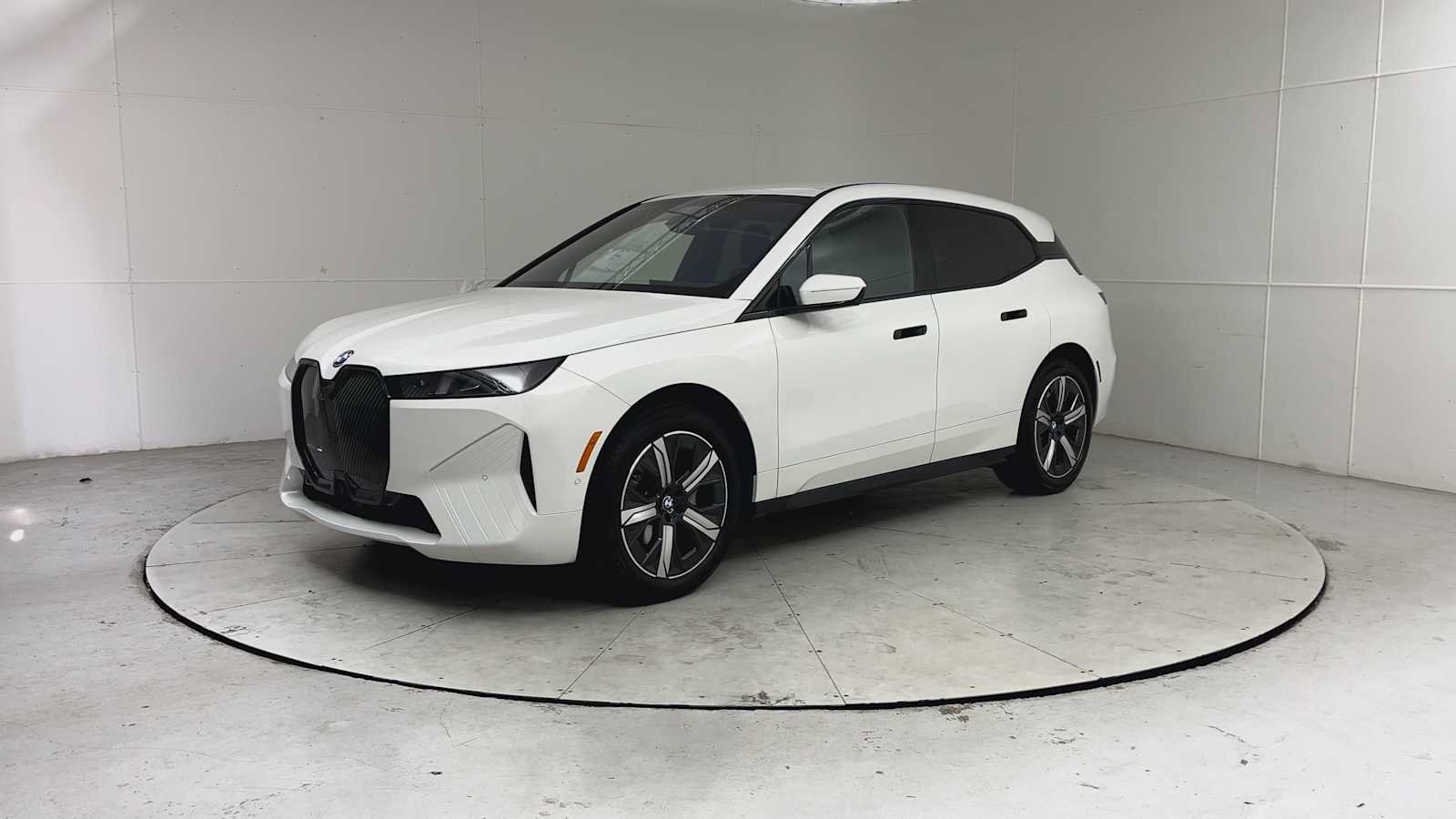 Used 2026 BMW iX xDrive45 w/ Executive Package AWD/4WD image 5