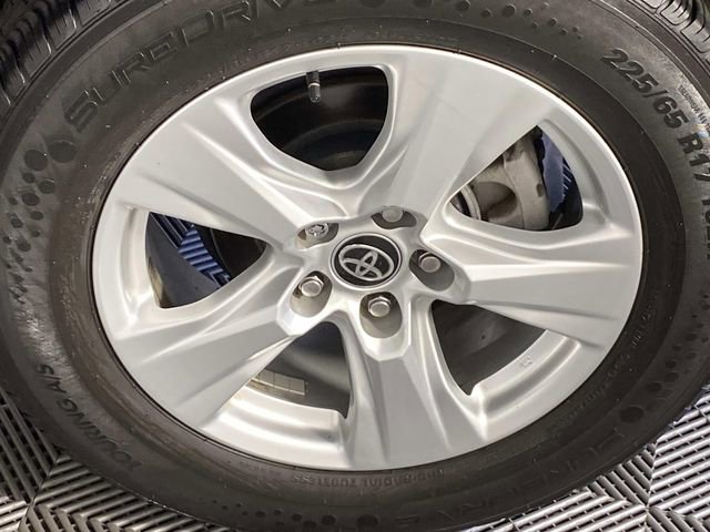 Used 2021 Toyota RAV4 XLE w/ Convenience Package image 28