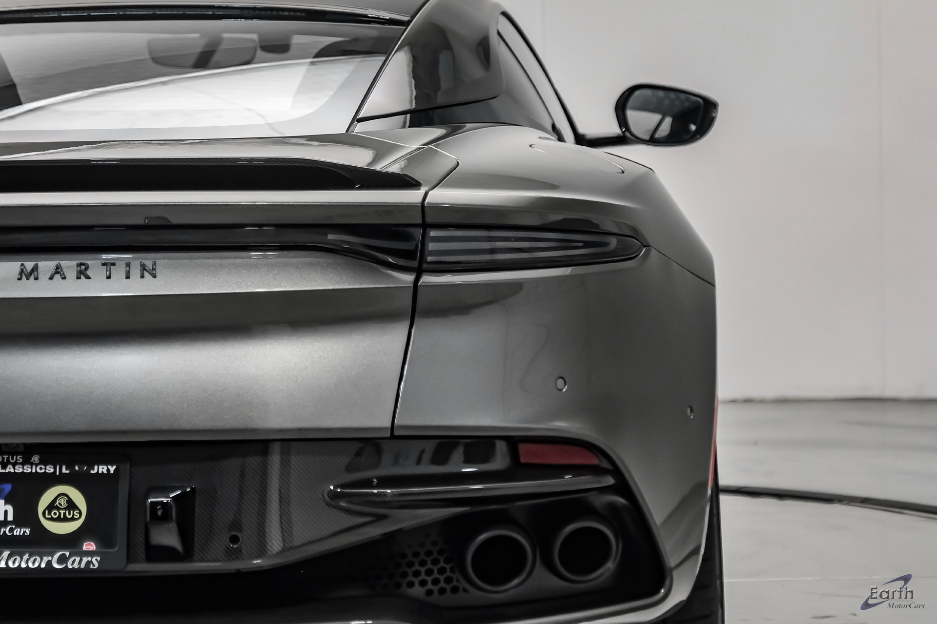 Used 2019 Aston Martin DBS Superleggera RWD image 15