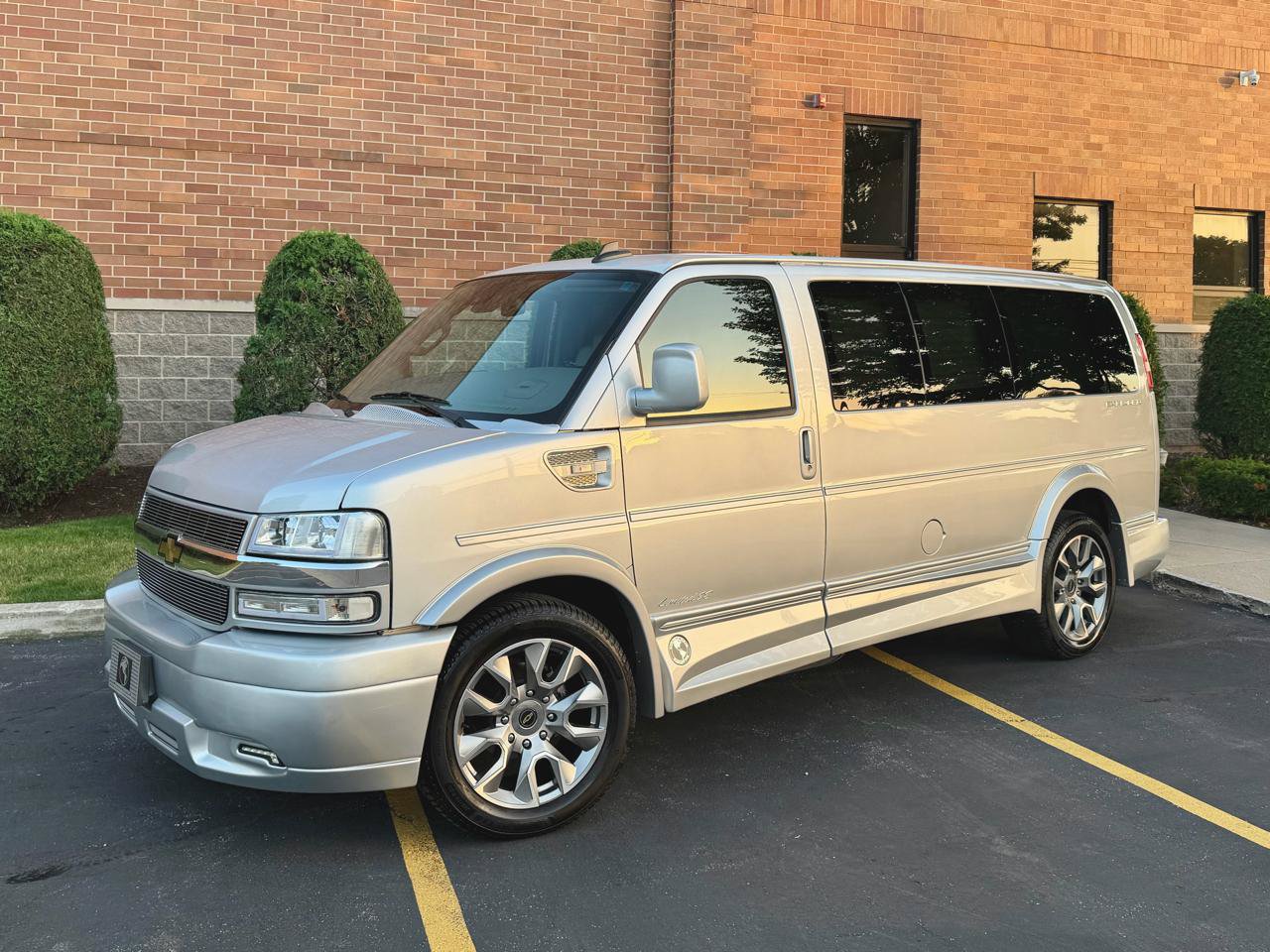 Used 2024 Chevrolet Express 2500 RWD image 1
