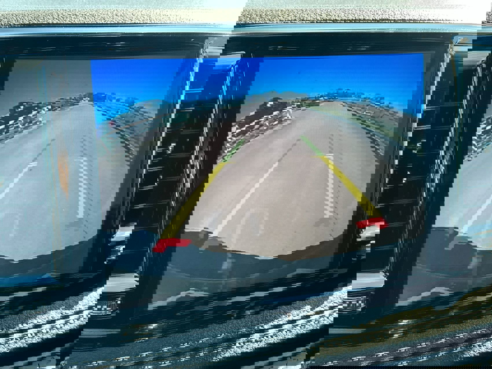 Used 2025 Chrysler Pacifica Limited image 17