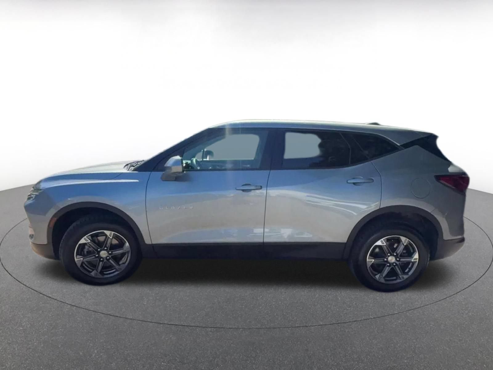 Used 2025 Chevrolet Blazer LT FWD image 8