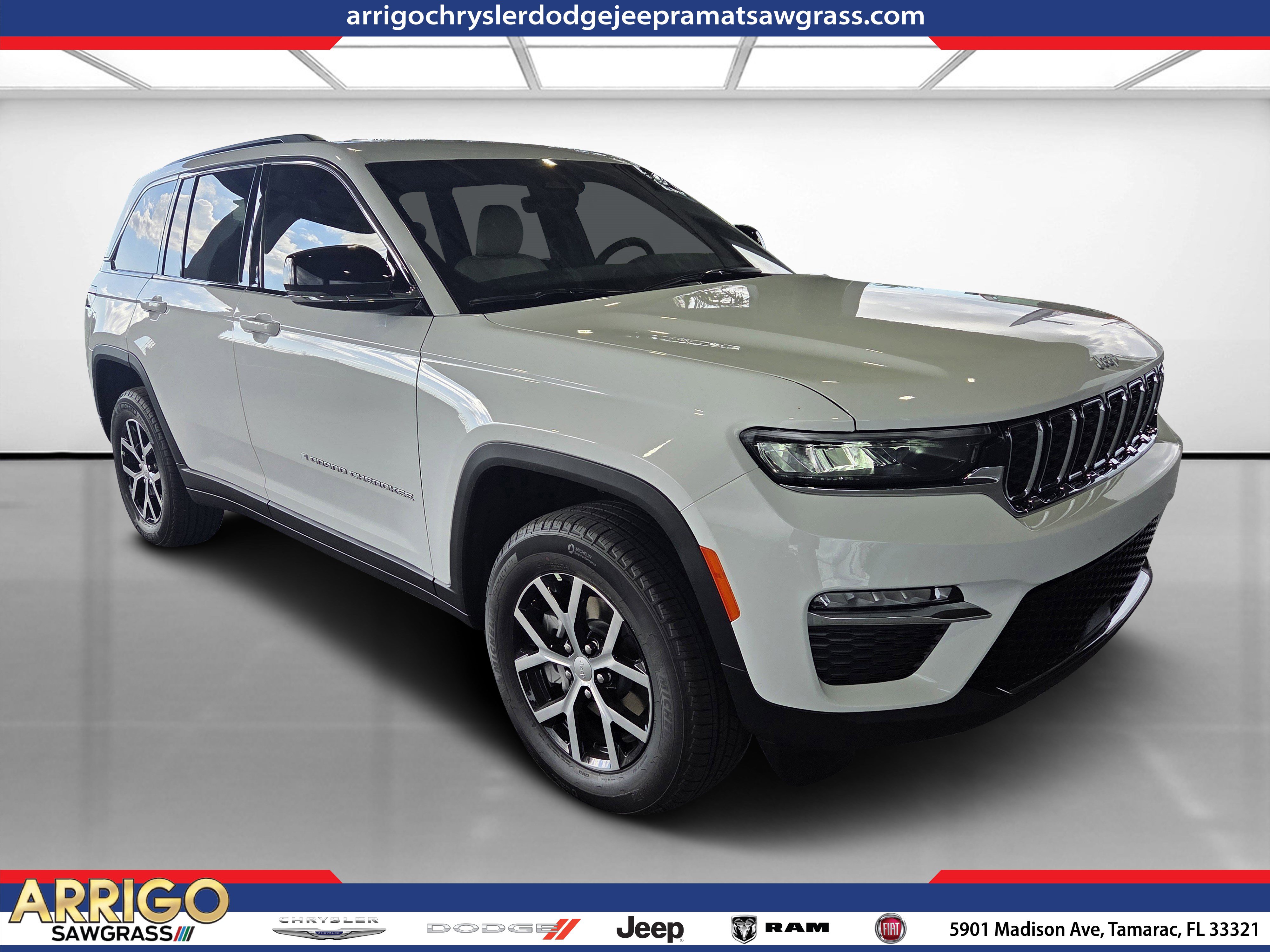 New 2025 Jeep Grand Cherokee Limited RWD image 1