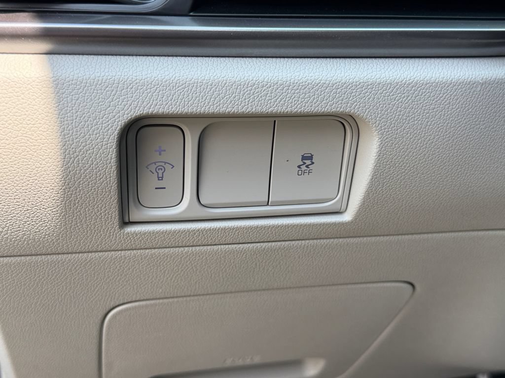 Used 2025 Kia Sorento S AWD/4WD image 29
