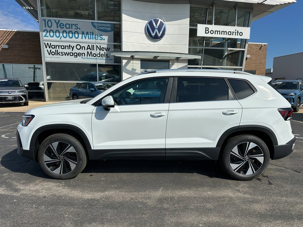 New 2025 Volkswagen Taos SE image 2