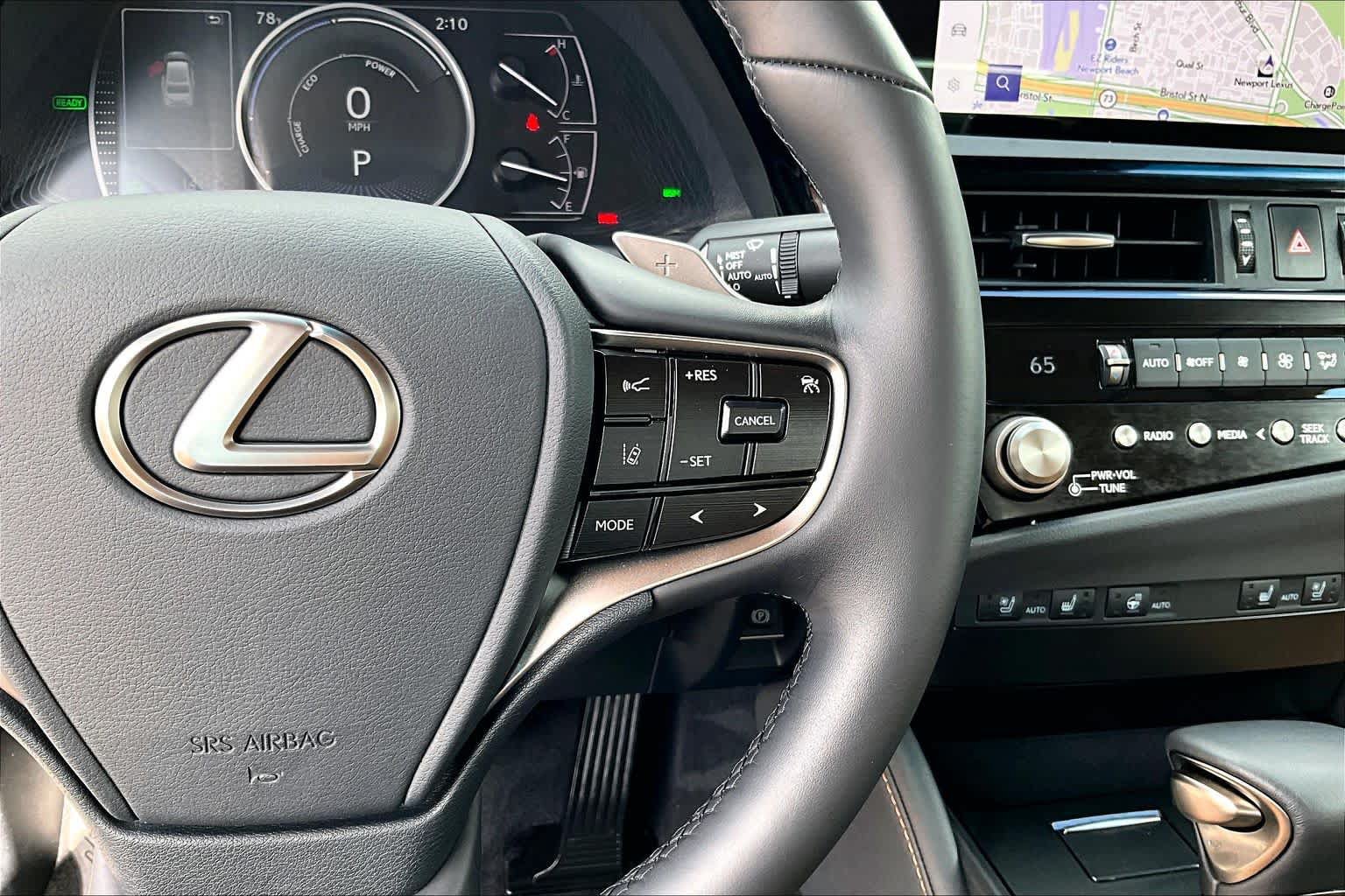 Used 2025 Lexus ES 300h w/ Premium Package FWD image 23