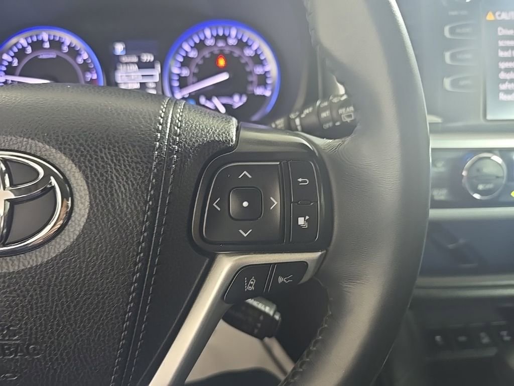 Used 2019 Toyota Highlander SE image 12