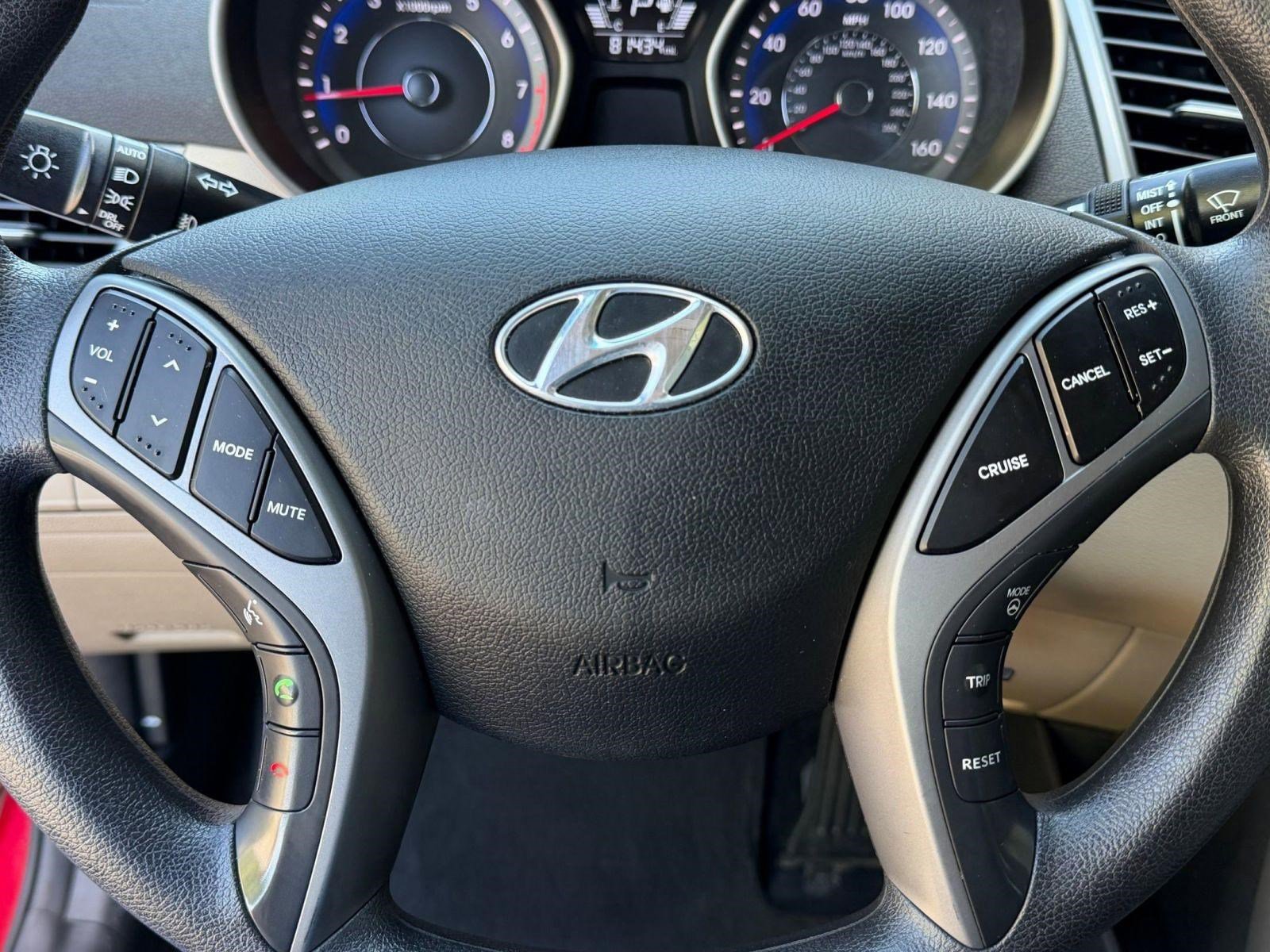 Used 2015 Hyundai Elantra SE w/ Option Group 02 FWD image 13