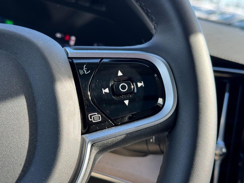 Certified 2025 Volvo XC90 B6 Plus image 19