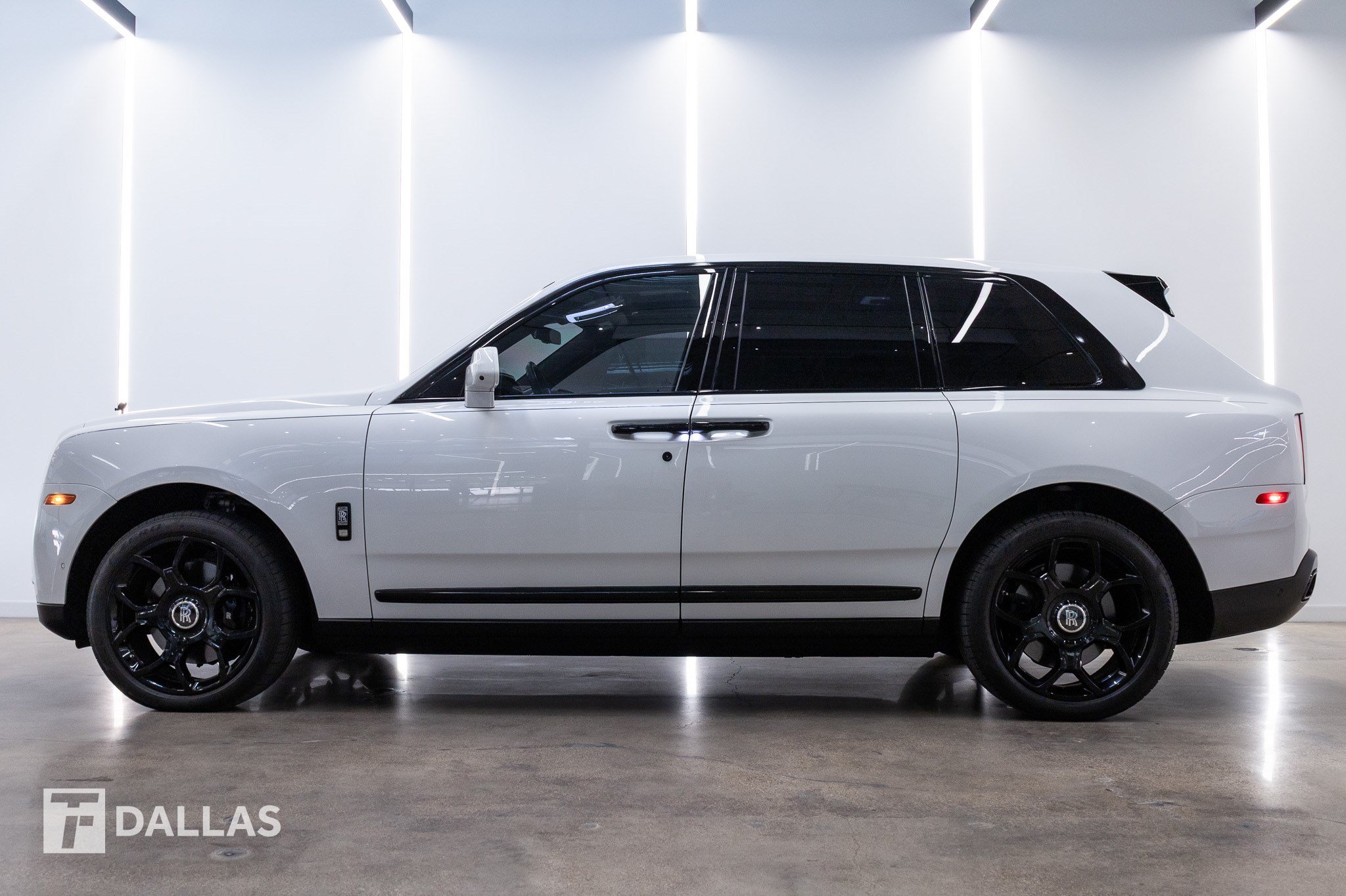 Used 2019 Rolls-Royce Cullinan AWD/4WD image 1