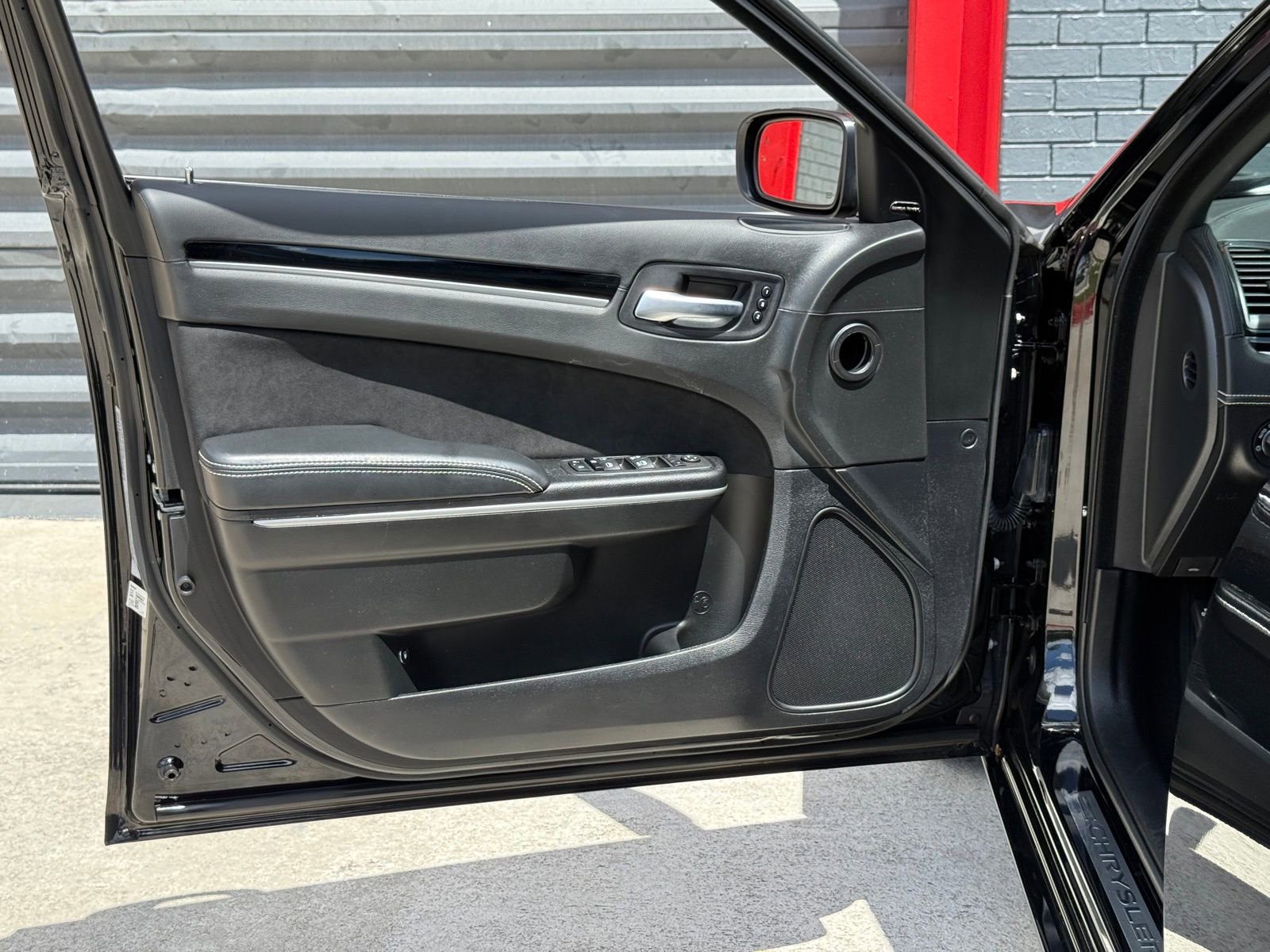 Used 2023 Chrysler 300 C image 13