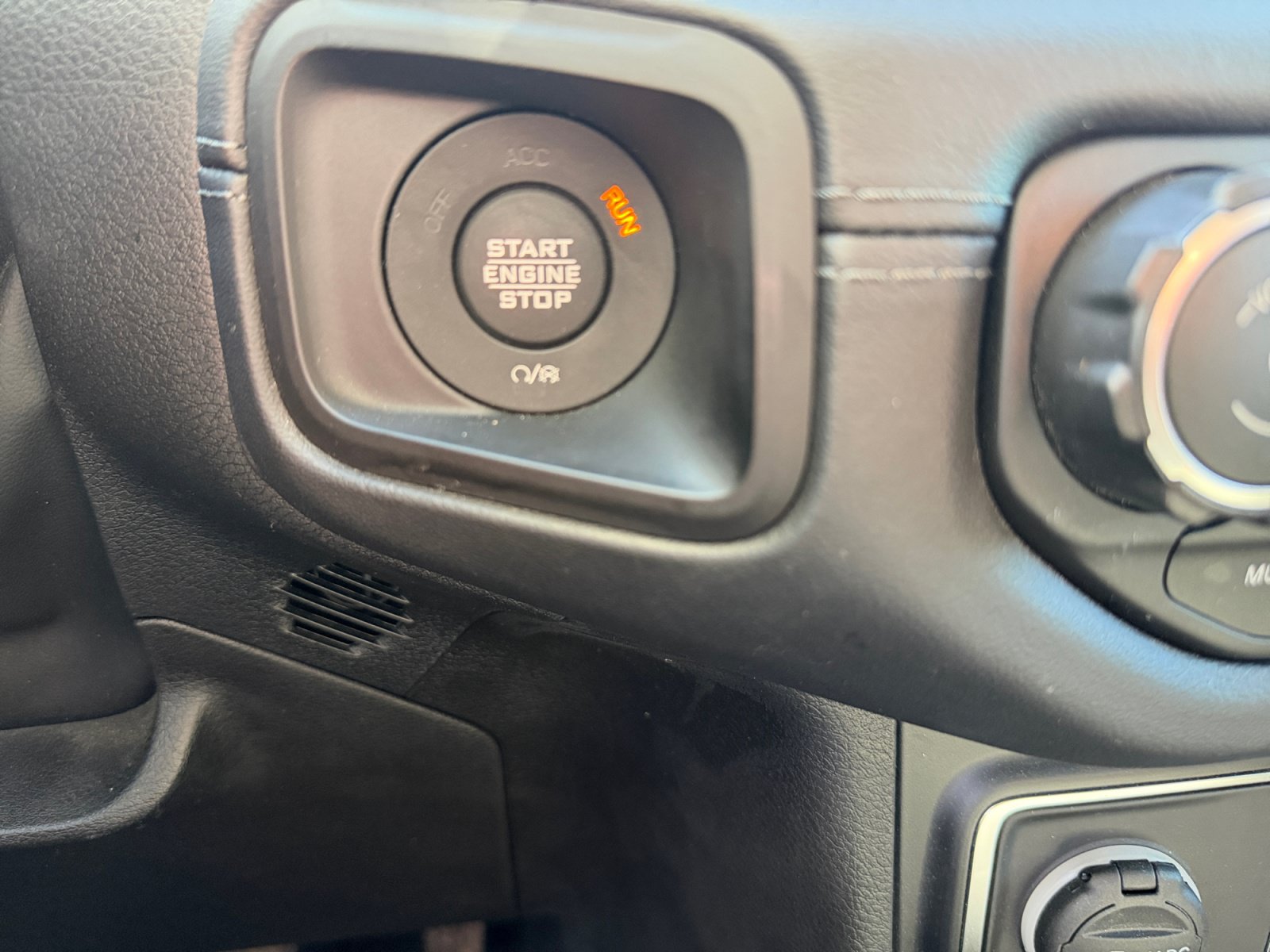 Used 2024 Jeep Wrangler Unlimited Rubicon AWD/4WD image 21