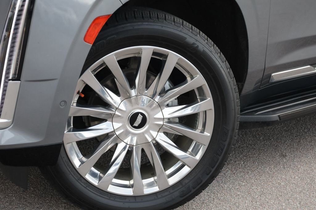 Used 2021 Cadillac Escalade Premium Luxury w/ LPO, Illumination Package image 23