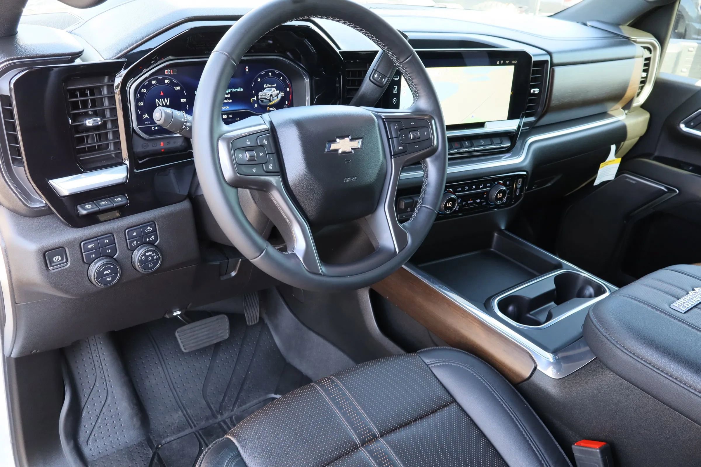 Used 2024 Chevrolet Silverado 2500 High Country w/ High Country Premium Package AWD/4WD image 10