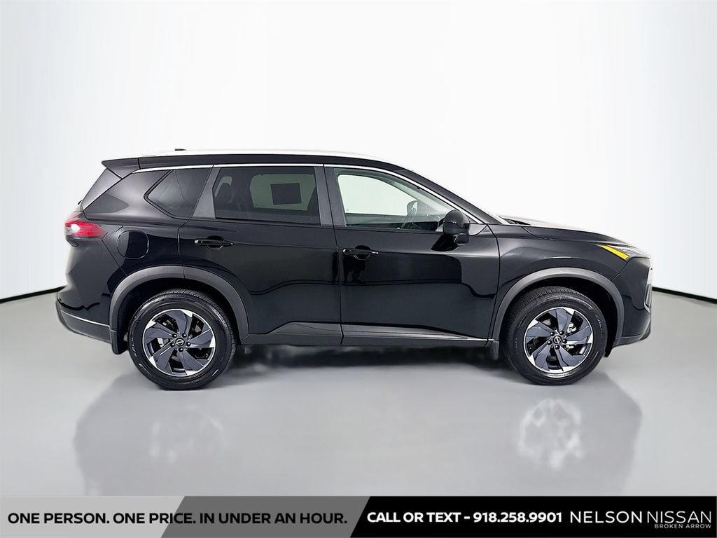 Certified 2025 Nissan Rogue SV w/ SV Premium Package FWD image 4