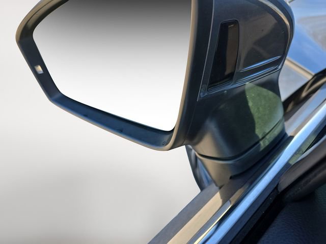 Used 2020 Volkswagen Tiguan SE image 19