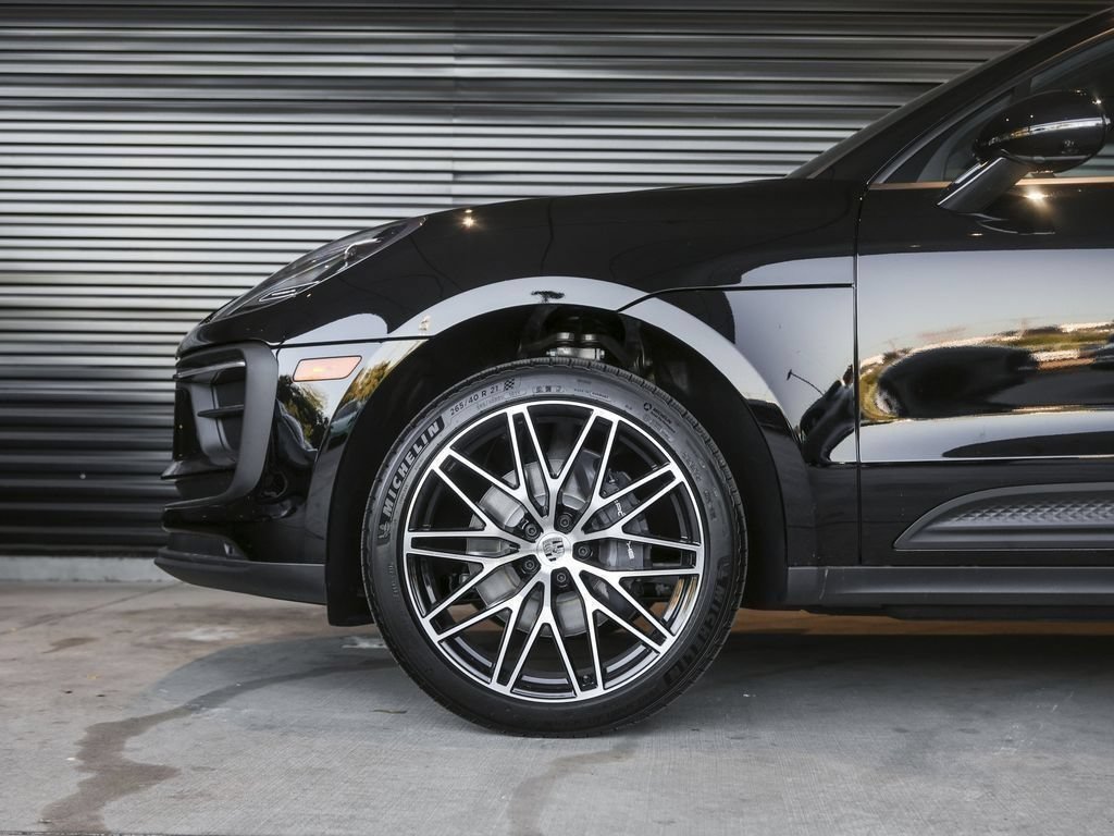 Certified 2026 Porsche Macan AWD/4WD image 13