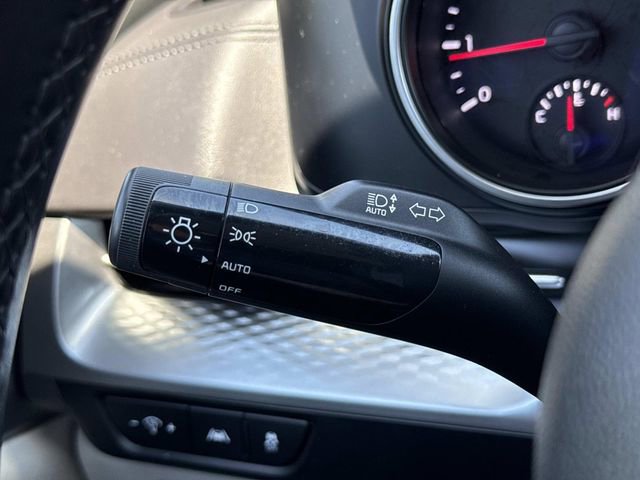 Used 2024 Kia Carnival LX FWD image 26
