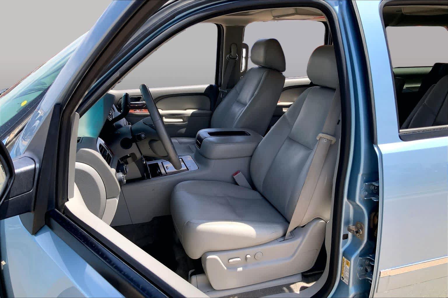 Used 2011 Chevrolet Suburban LTZ AWD/4WD image 7