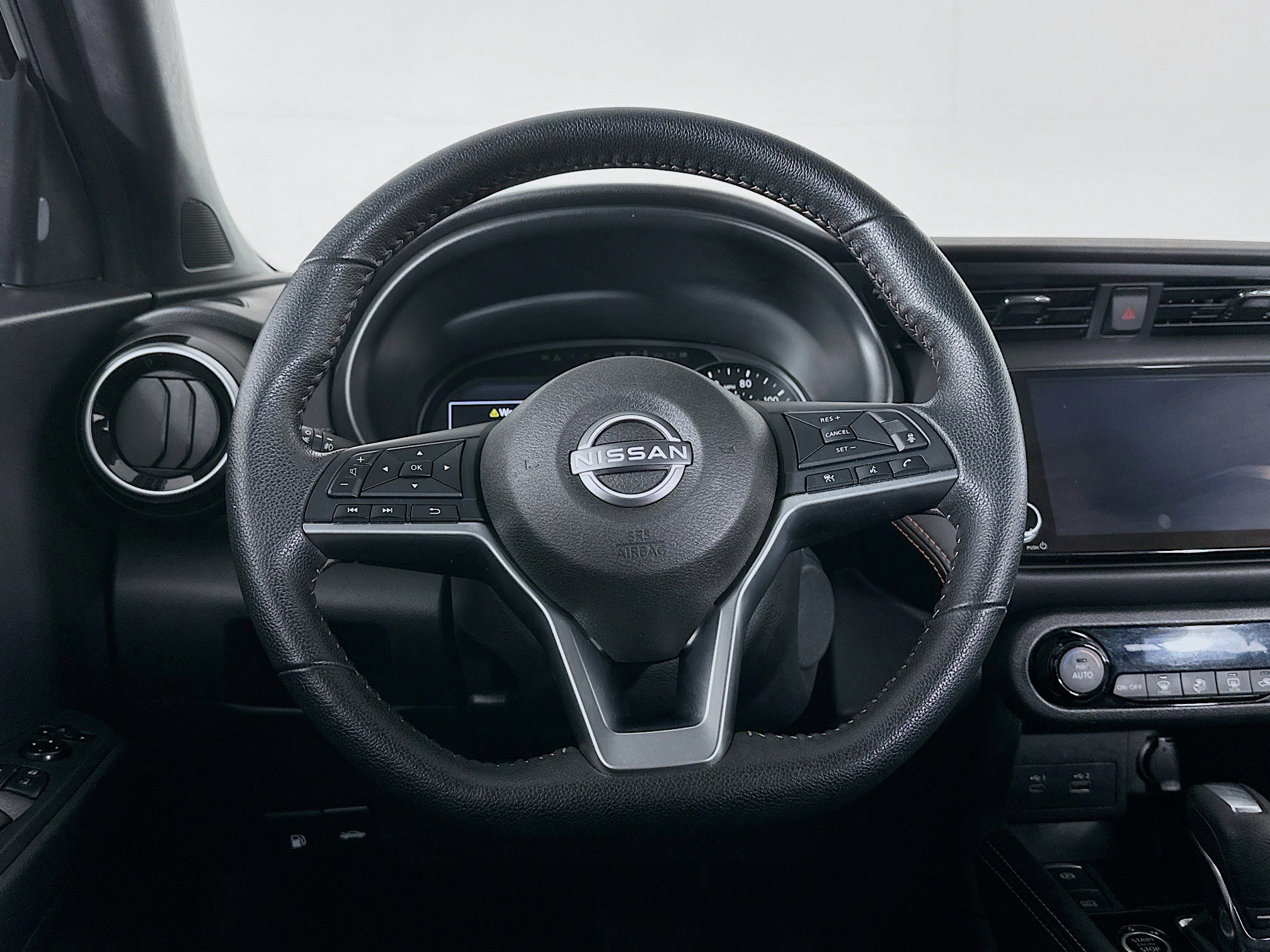 Used 2023 Nissan Kicks SR image 16