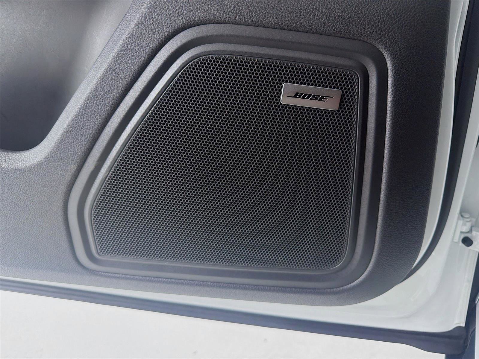 Certified 2025 Porsche Macan image 9