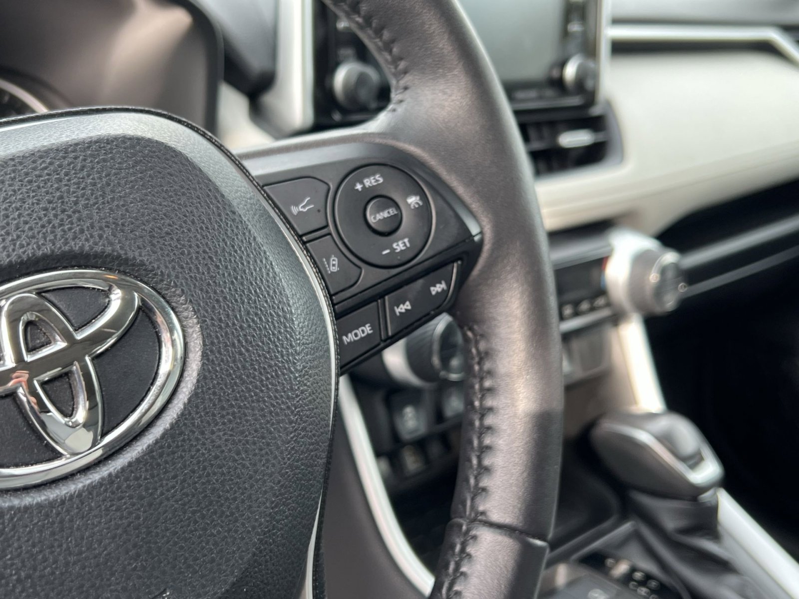 Used 2021 Toyota RAV4 XLE Premium image 33