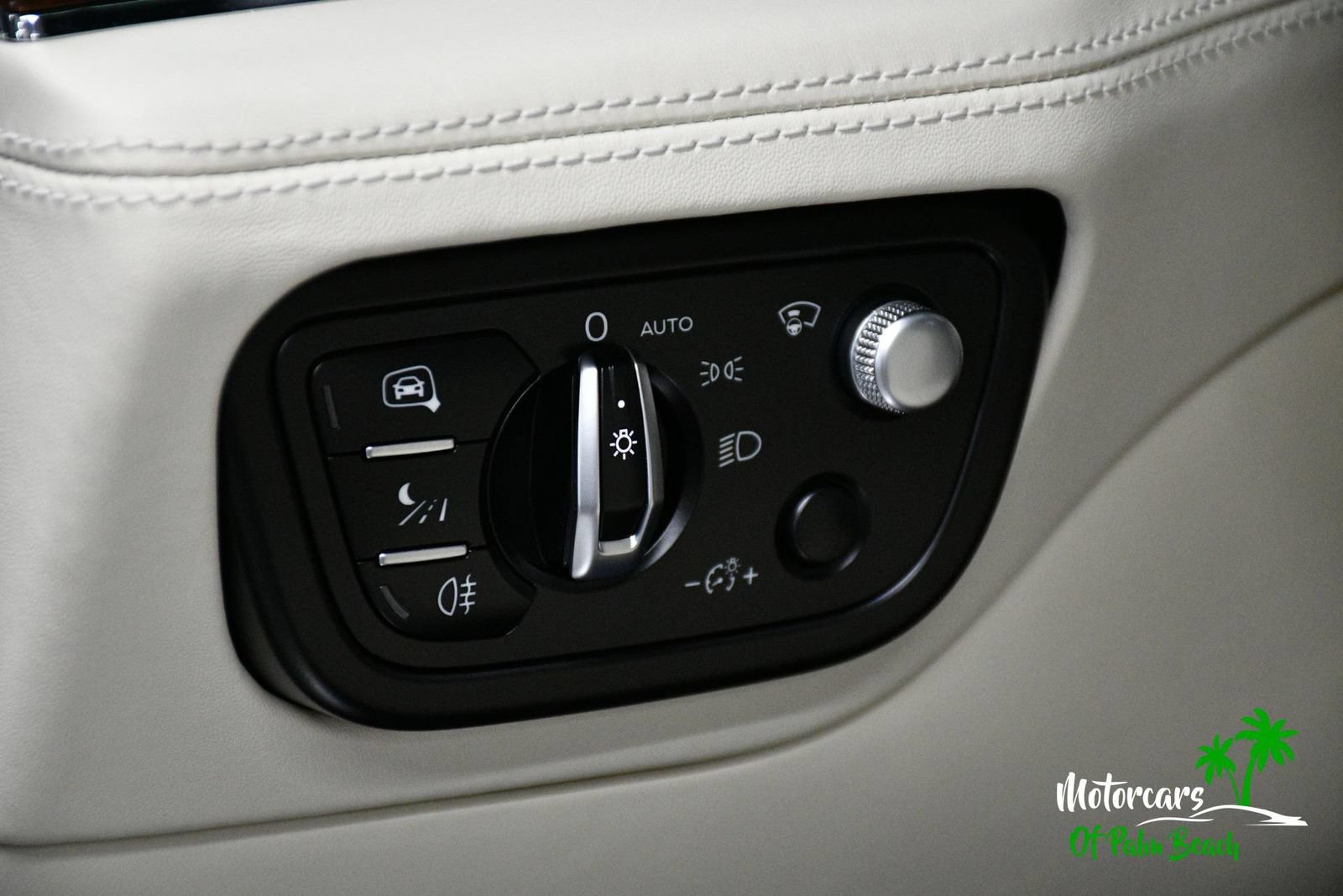 Used 2023 Bentley Bentayga AWD/4WD image 35