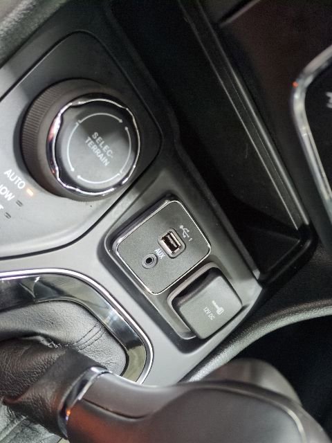 Used 2023 Jeep Cherokee Altitude Lux AWD/4WD image 9