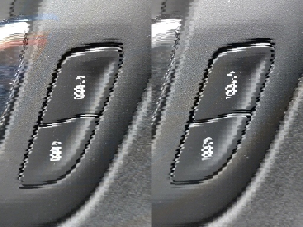 Used 2018 GMC Acadia Denali w/ Technology Package image 30