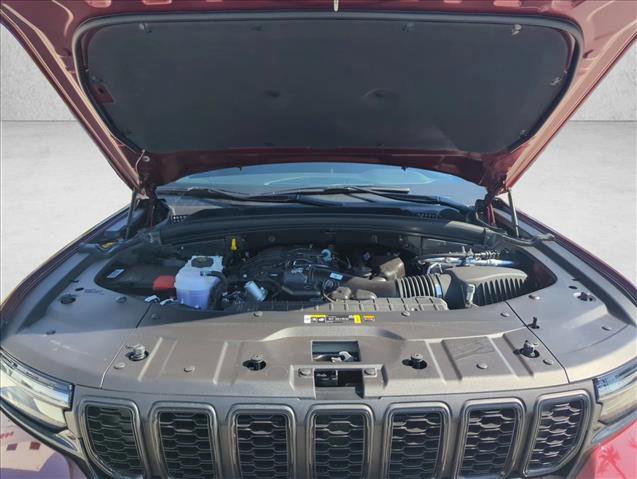 New 2025 Jeep Grand Cherokee Altitude image 18